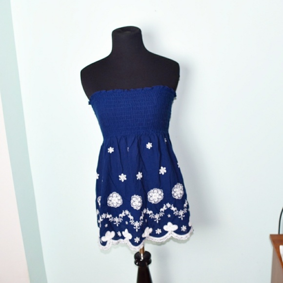 Tops - Beautiful Blue and White Embroidered Blouse